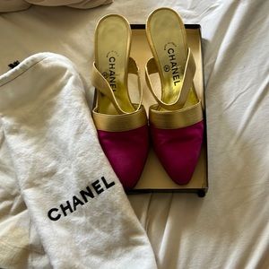 Vintage 80’s Chanel heels lightly worn